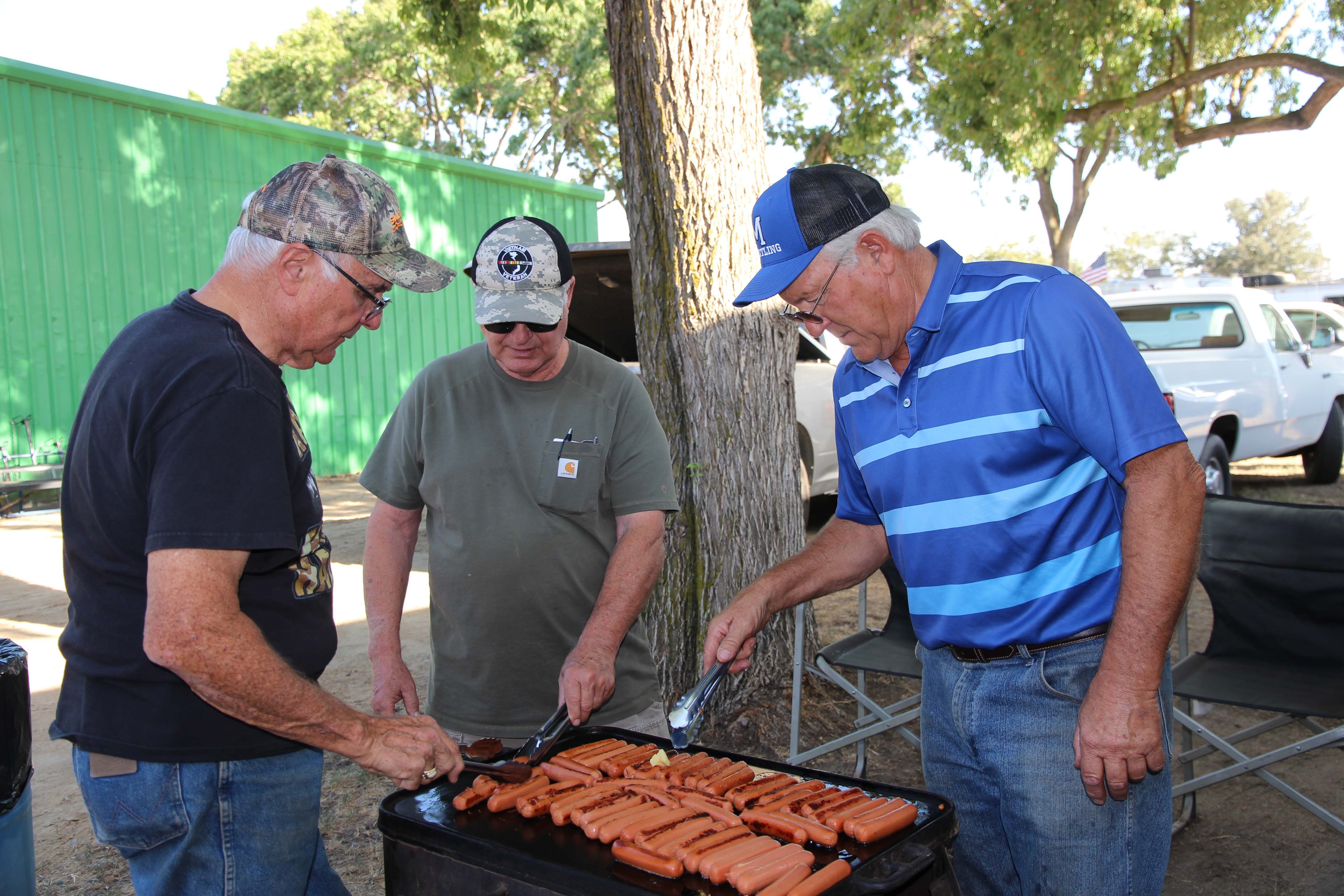 Hotdog_dinner_at_the_Madera_Fair_2016
