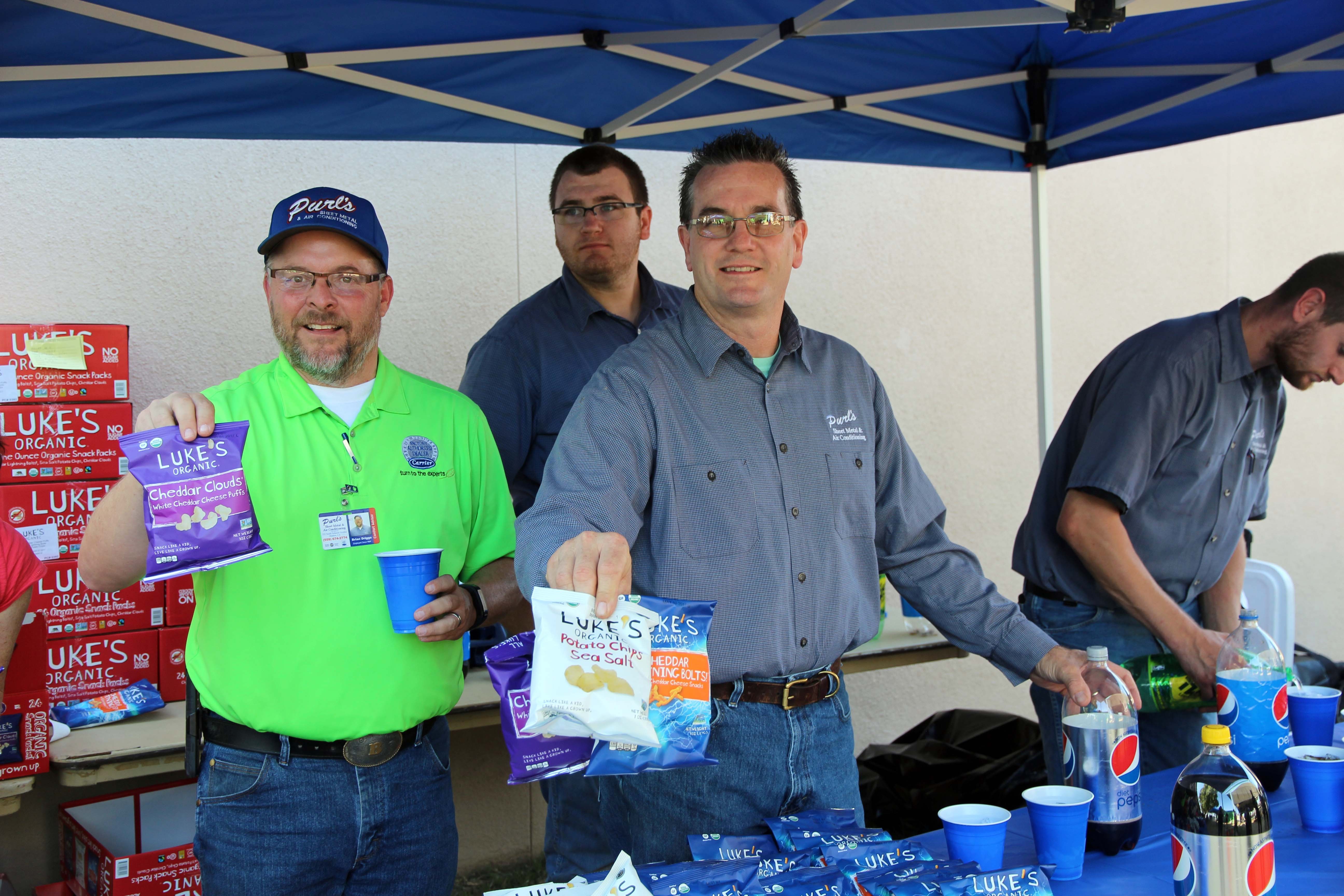Hotdog_dinner_at_the_Madera_Fair_2016