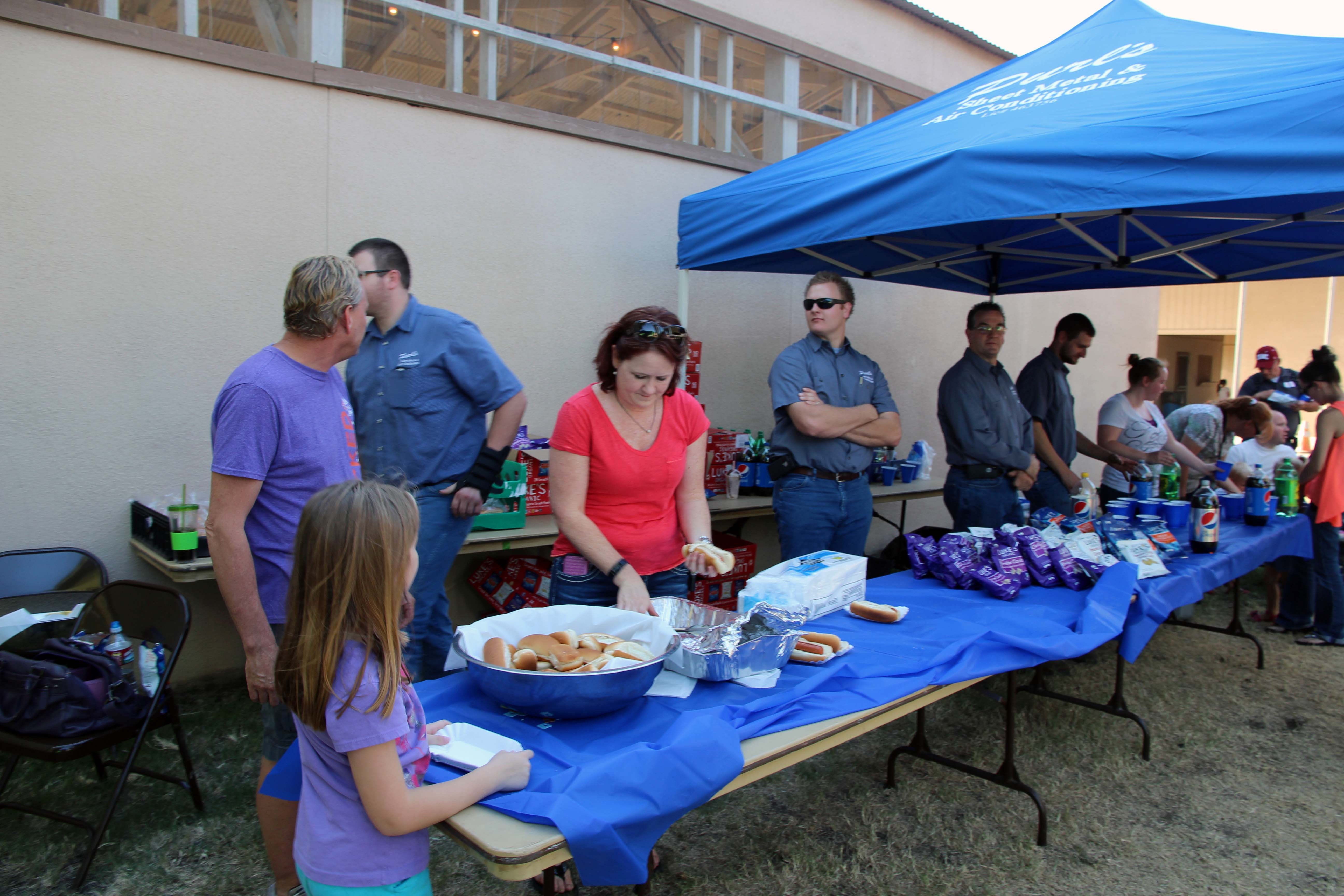 Hotdog_dinner_at_the_Madera_Fair_2016