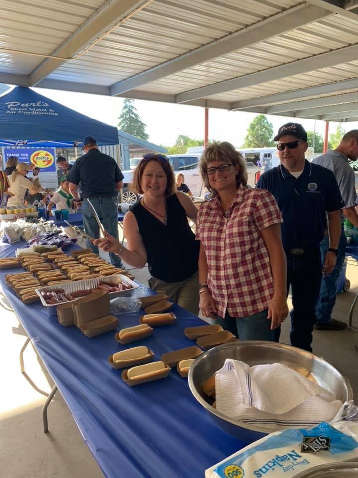 Hotdog_dinner_at_the_Madera_Fair