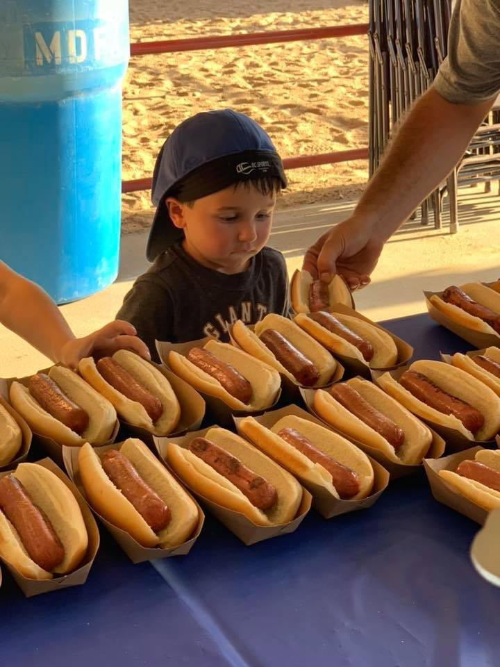 Hotdog_dinner_at_the_Madera_Fair
