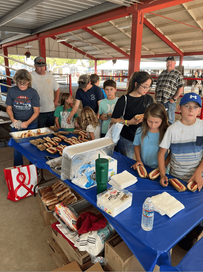 Hot_Dog_Dinner_at_Madera_Fair_23