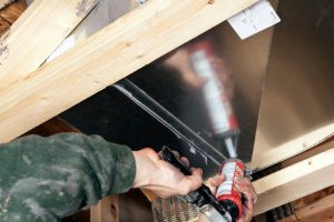duct-sealing-with-caulking