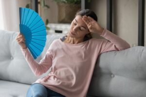 woman-with-hand-fan